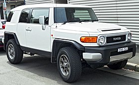 2011 Toyota FJ Cruiser (GSJ15R) wagon (2011-11-08) 01.jpg